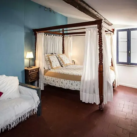 La Petite Cote De La Cite Carcasona
